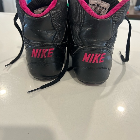 Women’s Nike Greco - Picture 2 of 4